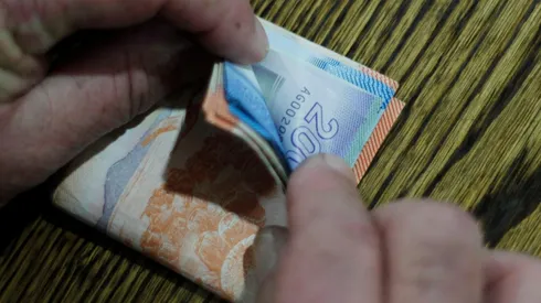 Hoy es el último día para postular al bono universal.