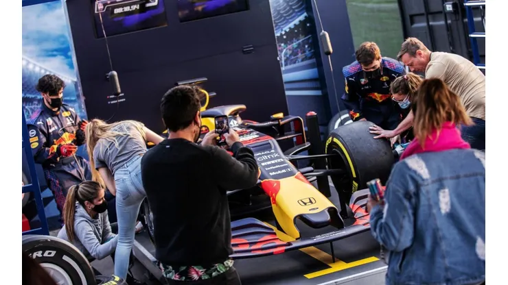 El simulador de Pit Stop de Red Bull nuevamente recorre Santiago y agenda dos puntos para estos días.