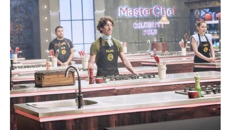 Felipe Ríos en medio de la cocina de Masterchef Celebrity.
