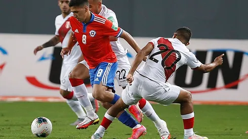 Marcelino Núñez sale del equipo para permitir el ingreso del veterano Mauricio Isla en el lateral derecho