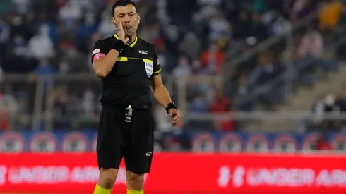 Tobar no cobró un posible penal a favor de Curicó en el duelo ante Colo Colo