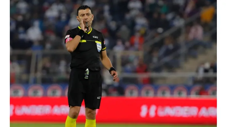Tobar no cobró un posible penal a favor de Curicó en el duelo ante Colo Colo