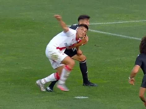 Inexplicable audio del VAR en polémico penal: "¡Lo toma, lo toma!"