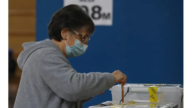 Conoce acá si es obligatorio o voluntario ir a votar este domingo.