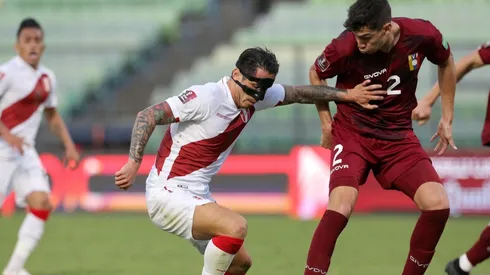 Perú derrotó a Venezuela y desplaza a Chile de momento en la tabla de eliminatorias.