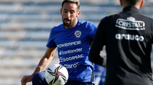 Mauricio Isla superó sin problemas la cuarentena por contacto estrecho y se reincorporó a los trabajos de La Roja pensando en Ecuador