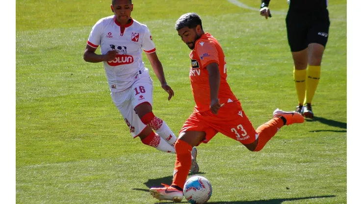 Nicolás Maturana con la camiseta de Cobreloa en el partido ante Deportes Valdivia por la Primera B