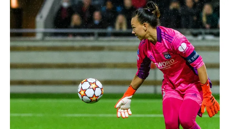 Tiane Endler confía en el profesionalismo de sus ex compañeras en el PSG