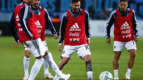 Lionel Messi fue cuidado por el cuerpo técnico de Argentina para que llegue bien al duelo del martes ante Brasil