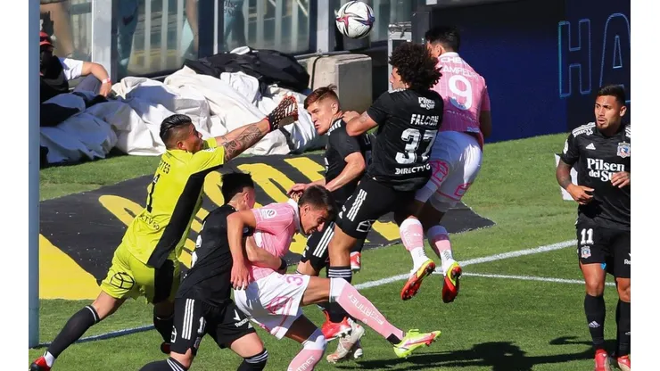 Colo Colo y la UC luchan por el título