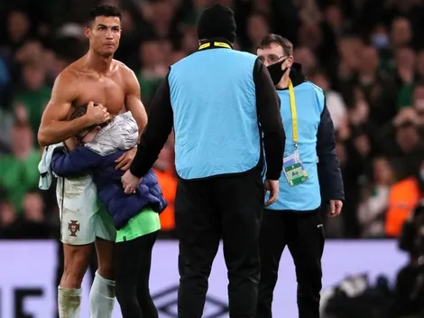 El bonito gesto de CR7 con una niña que invade el campo