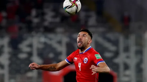 Mauricio Isla se mantiene en aislamiento donde tuvo que ver por televisión el duelo de la Roja ante Paraguay