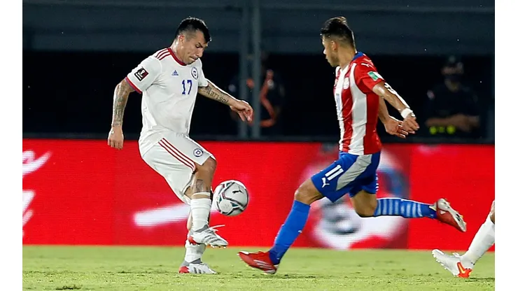 Gary Medel fue uno de los pilares del funcionamiento defensivo de la Roja en su visita triunfal a Asunción