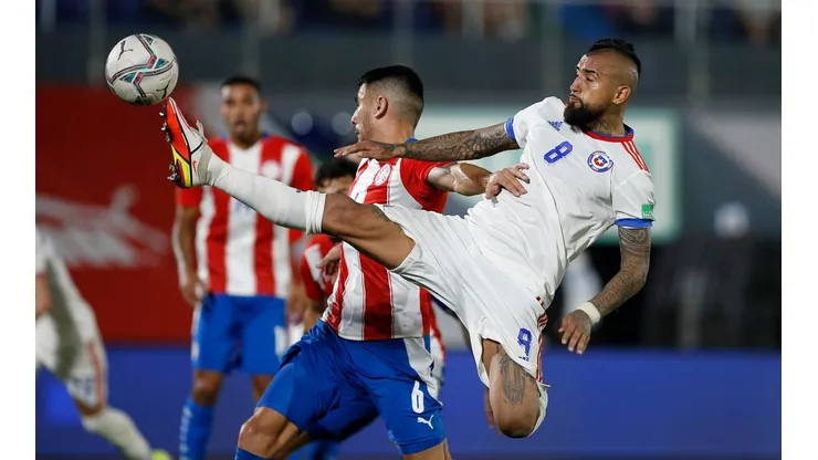 Vidal aseguró que tocó el balón en el gol de Chile ante Paraguay