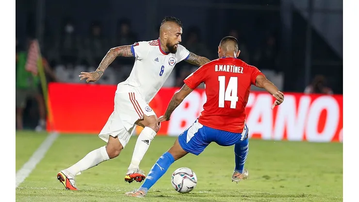 Arturo Vidal quedó marcado en la cancha del Defensores del Chaco: estuvo en todos lados