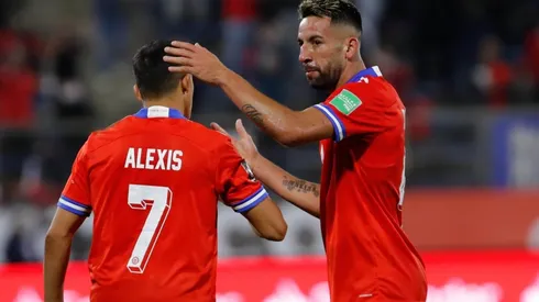 Mauricio Isla sigue en su aislamiento por contacto estrecho, esperando recibir la autorización para ser opción ante Ecuador