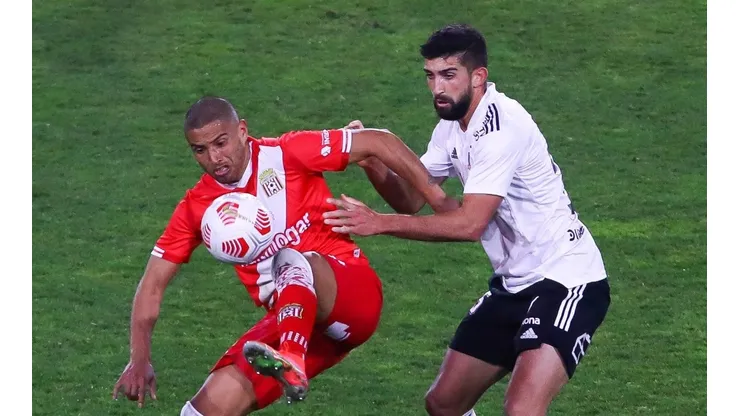 Colo Colo visita a un Curicó que pelea por salir del descenso y la promoción.