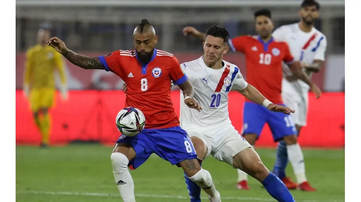 En Paraguay están a la espera del estreno de Barros Schelotto en la banca de la Albirroja, aunque tienen precaución con los jugadores de la Roja