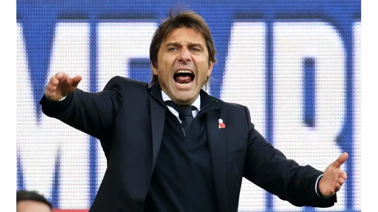 Antonio Conte en su debut con el Tottenham por la Premier League