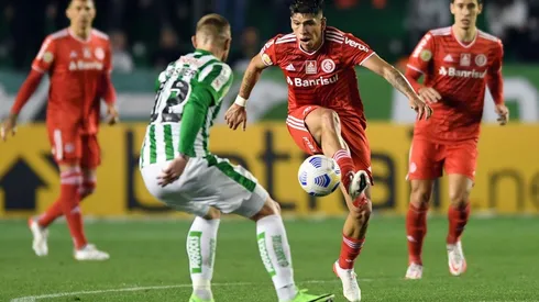 Carlos Palacios estuvo especialmente lúcido en la creación de la ofensiva del Inter de Porto Alegre