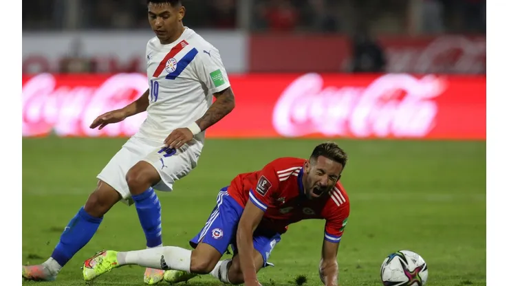 Mauricio Isla está descartado para viajar a Paraguay