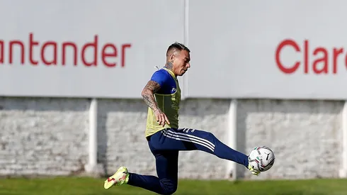 Eduardo Vargas está de regreso en la selección chilena donde ya prepara su estreno en cancha con una pasada por el peluquero. Foto: ANFP
