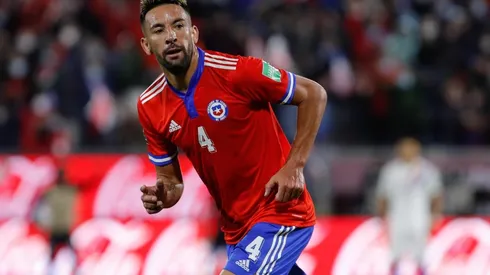 Mauricio Isla queda fuera del duelo con Paraguay por culpa del coronavirus