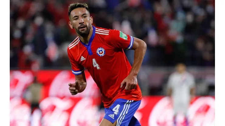 Mauricio Isla queda fuera del duelo con Paraguay por culpa del coronavirus