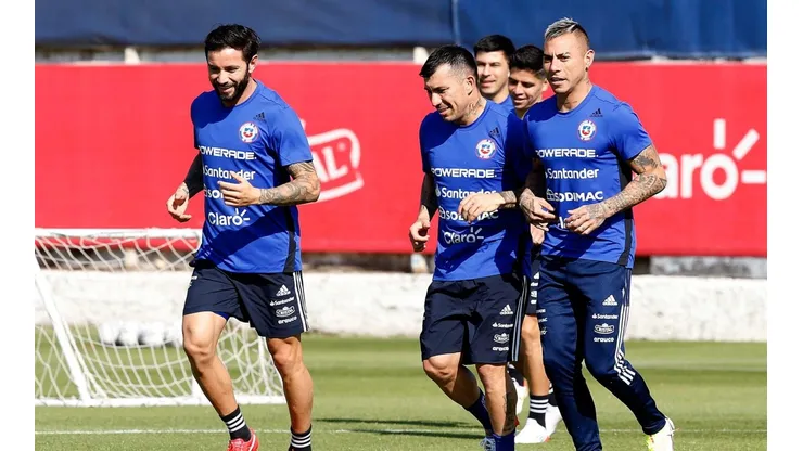 Eugenio Mena se entrenó sin problemas a la part del grupo.