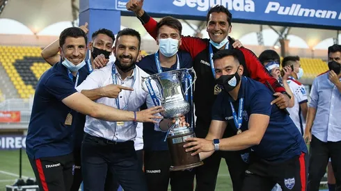 Felipe Núñez sumó su primer título como entrenador al coronarse campeón de Segunda División con Deportes Recoleta
