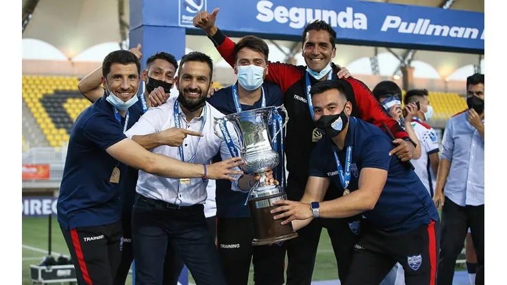 Felipe Núñez sumó su primer título como entrenador al coronarse campeón de Segunda División con Deportes Recoleta