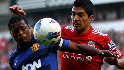 Patrice Evra y Luis Suárez se vieron varias veces las caras en la cancha, y fuer de ella estuvieron al borde de una pelea
