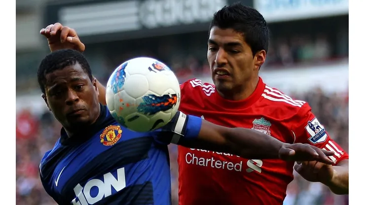 Patrice Evra y Luis Suárez se vieron varias veces las caras en la cancha, y fuer de ella estuvieron al borde de una pelea