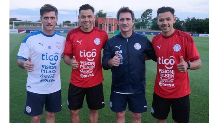 Los hermanos Romero y Barros Schelotto en Paraguay