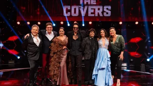 Pastelito con el trofeo de The Covers.