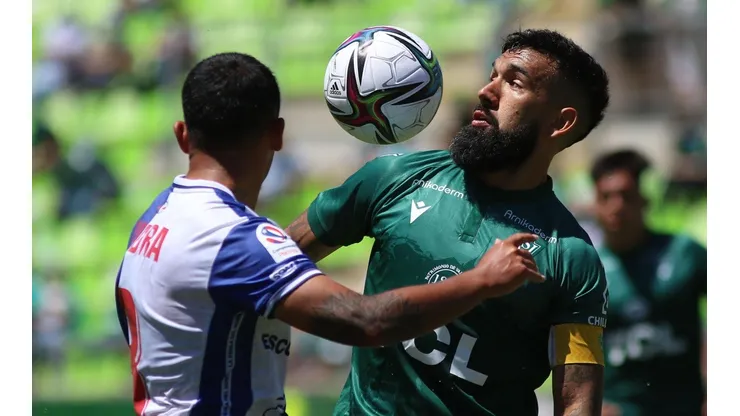 Ronnie Fernández se prepara para el partido ante Curicó Unido.