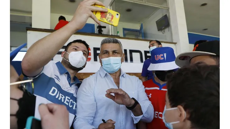 Beto Acosta en la tribuna de San Carlos de Apoquindo este domingo