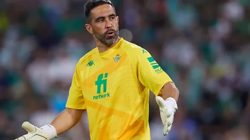 Claudio Bravo espera que el equipo levante su nivel.