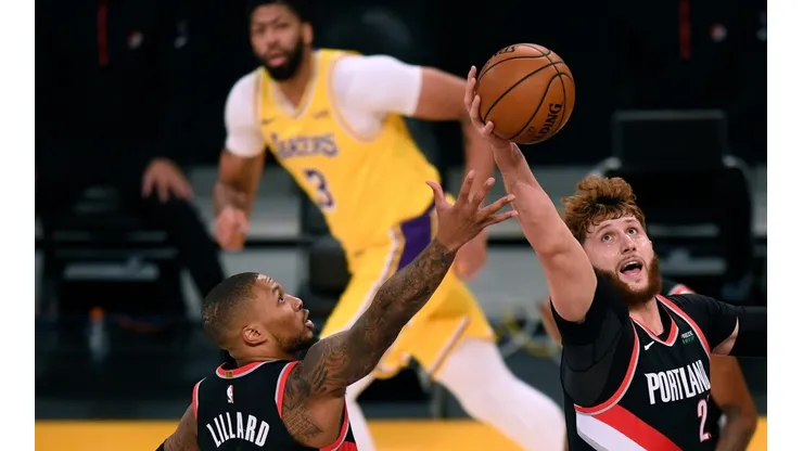 Los Lakers sintieron la ausencia de LeBron James y no pudieron ante el poderío de Lillard y compañía.