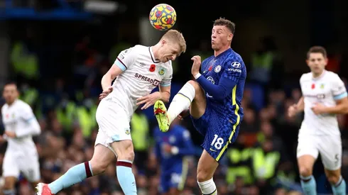 El Burnley le roba puntos en casa al Chelsea que no puede seguir escapando en la punta de la Premier League