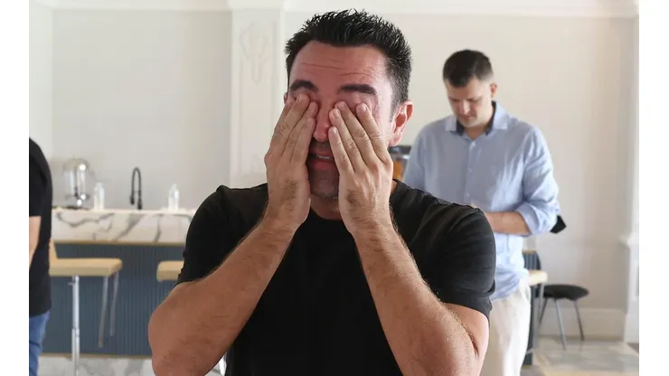 Xavi se despidió entre lágrimas del plantel del Al Sadd