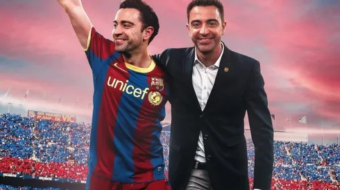 La imagen del Xavi DT que abraza al Xavi jugador con la que Barcelona presentó a su nuevo entrenador.