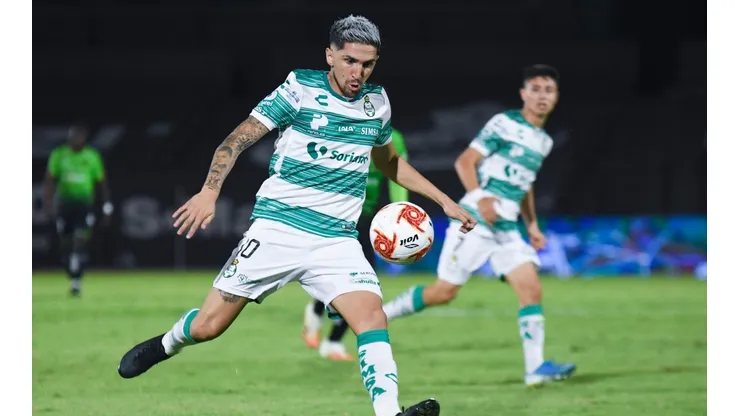 El chileno fue figura en el triunfo ante Pumas.