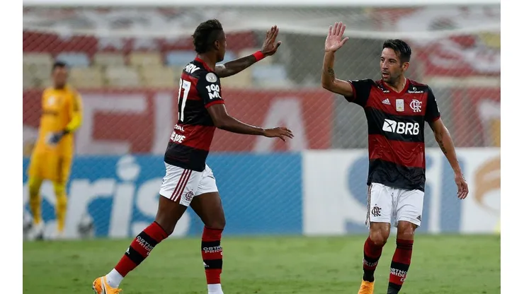 Mauricio Isla busca el bicampeonato en el Brasileirao.