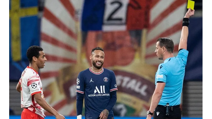 Neymar recibió tarjeta amarilla frente al Leipzig