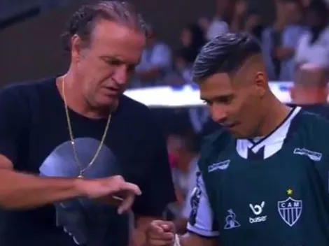 Insólito: Cuca se rompe el dedo al celebrar el gol de Edu Vargas