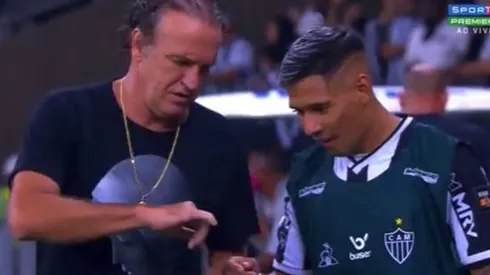 El dedo de Cuca sufrió con el gol de Edu Vargas