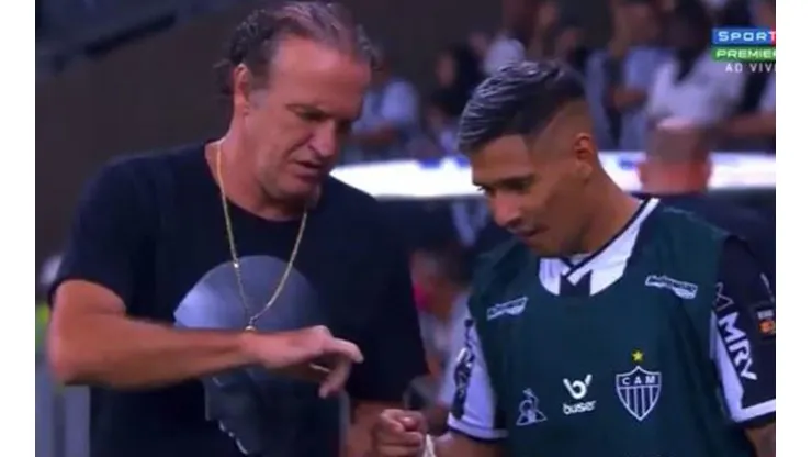 El dedo de Cuca sufrió con el gol de Edu Vargas