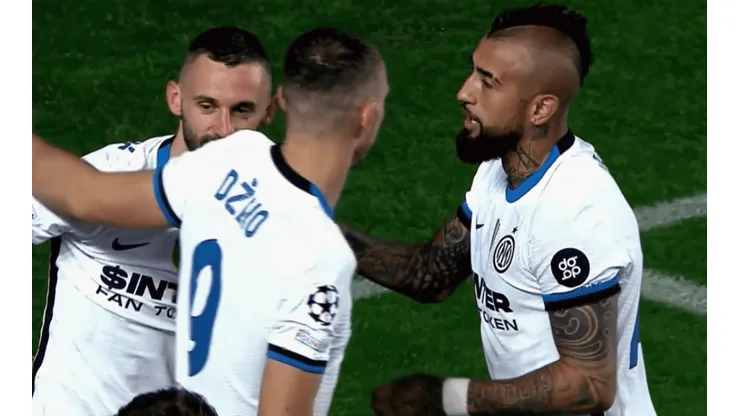 Arturo Vidal y una patriada con asistencia para Brozovic en el gol del Inter.