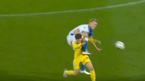 Patada en la cara de Van Hecke contra jugador del Fulham